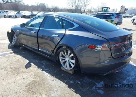 2015 Tesla Model S 85D/P85D z USA, uszkodzony, nr VIN 5YJSA1H49FF083988